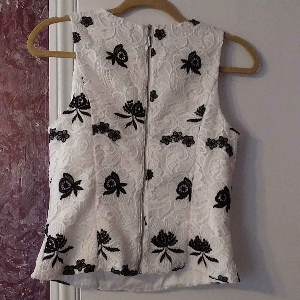 White House Black Market Embroidered Top. - Picture 3 of 3